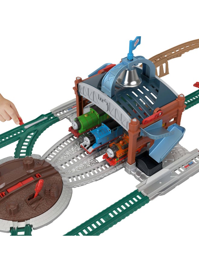 توماس آند فريندز Toy Train Playset by Fisher-Price, Load & Launch Barrel Delivery with Classic Motorized Engine & Cargo Car, 18 Feet of Track - Image 3